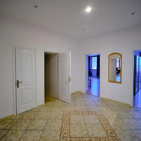 Urania Appartement *