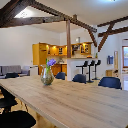 Apartment Urania *