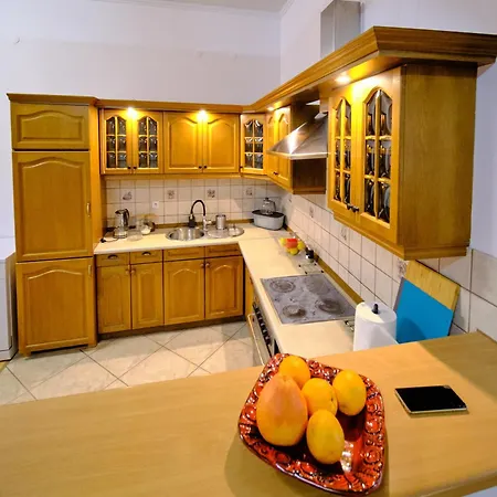 Urania Apartment *